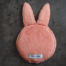 Charger l'image dans la galerie, Doudou en forme de lapin rose