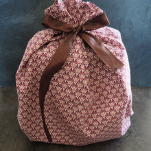 Charger l'image dans la galerie, Grande pochette cadeau violet, dorée et blanc, fermée par un noeud