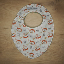 Charger l'image dans la galerie, bavoir pour bébé vert et blanc aux motifs de panda roux