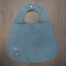 Charger l'image dans la galerie, bavoir pour enfant bleu motifs de lapins