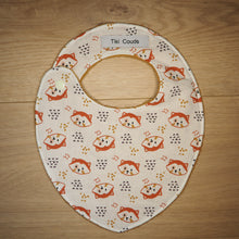 Charger l'image dans la galerie, bavoir pour bébé marron et blanc aux motifs de panda roux