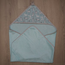Charger l'image dans la galerie, serviette de bain pour bebe bleu, motifs de lapins