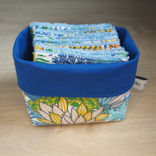 Charger l'image dans la galerie, lot de 10 lingettes démaquillantes avec panière assortie aux motifs de feuillages aquatiques