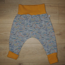 Charger l'image dans la galerie, sarouel pour enfant gris et jaune aux motifs de dinosaures