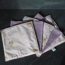 Charger l'image dans la galerie, Serviette violet et rose claires, en éponge toute douce de bambou. tissus oeko-tex