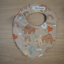 Charger l'image dans la galerie, bavoir pour bébé beige aux motifs éléphants
