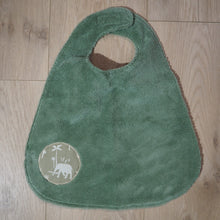 Charger l'image dans la galerie, bavoir réglable pour enfant vert aux motifs d'éléphants
