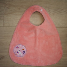 Charger l&#39;image dans la galerie, bavoir pour enfant violet et rose aux motifs de licornes
