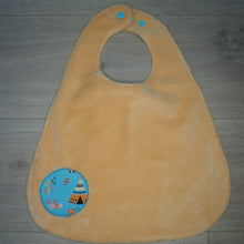 Charger l'image dans la galerie, bavoir évolutif pour enfant réglable orange et bleu aux motifs d'animaux et de tipis
