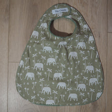 Charger l'image dans la galerie, bavoir réglable pour enfant vert aux motifs d'éléphants
