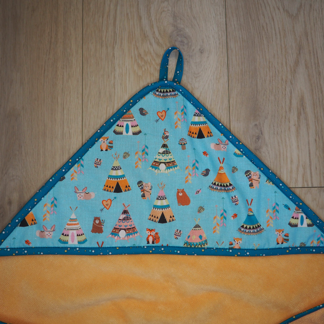cape de bain orange et bleu motifs animaux indiens