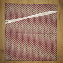 Charger l&#39;image dans la galerie, Grande pochette cadeau violet, dorée et blanc, fermée par un noeud
