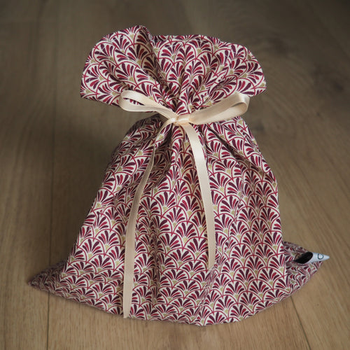 pochette cadeau en tissu violet et rose pour petit cadeau