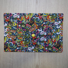 Charger l'image dans la galerie, pochette de transport pour livre de poche motifs des années 80

