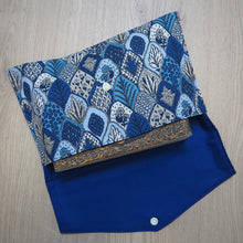 Charger l'image dans la galerie, pochette pour transport de livre motifs de feuillage bleu
