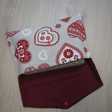 Charger l'image dans la galerie, pochette pour livre motifs coeurs montagnards
