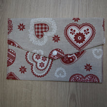 Charger l'image dans la galerie, pochette pour livre motifs coeurs montagnards
