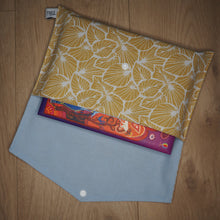 Charger l'image dans la galerie, pochette pour livre de poche, motifs de feuilles jaune
