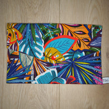Charger l'image dans la galerie, pochette pour livre de poche, colorée aux motifs de feuillages
