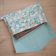 Charger l&#39;image dans la galerie, pochette a livre fleurs de cerisier bleu clair
