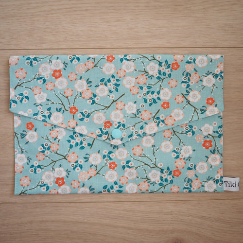 pochette a livre fleurs de cerisier bleu clair