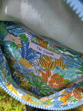 Charger l&#39;image dans la galerie, sac banane réglable en jean avec des motifs de plantes
