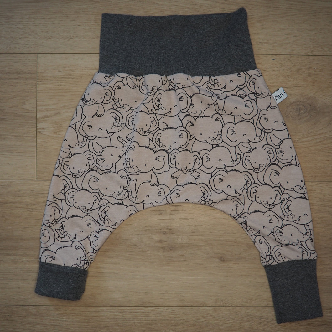 sarouel pour bébé beige et gris avec motifs d'éléphants