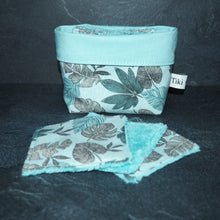 Charger l&#39;image dans la galerie, Lingettes démaquillantes bleues claires avec motifs de feuillages en tissus coton et bambou oeko-tex
