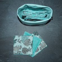 Charger l&#39;image dans la galerie, Lingettes démaquillantes bleu clair motifs de feuillages gris. TIssus oeko-tex coton et bambou

