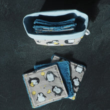 Charger l&#39;image dans la galerie, Lingettes pingouins bleu et beige en tissu éco-responsable
